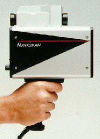 De apparatuur is compact; slechts ter grote van een pistool. Vandaar zijn naam: lasergun.